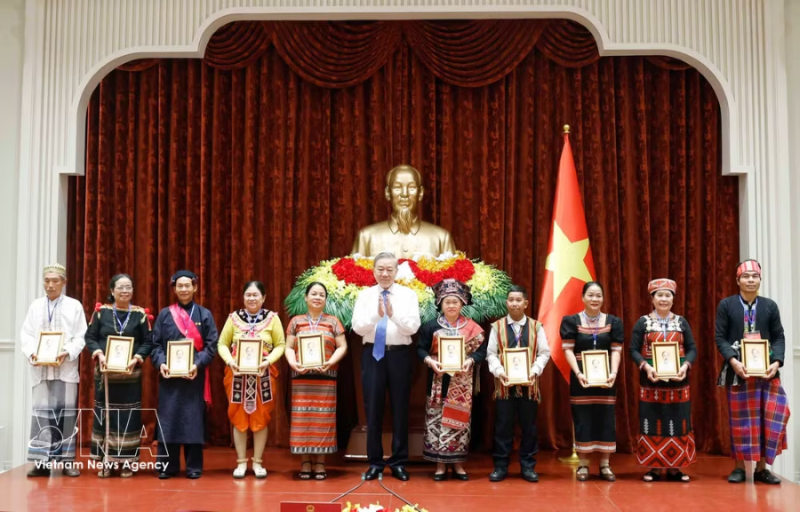Top leader lauds unsung contributions by ethnic minority figures to national culture -0