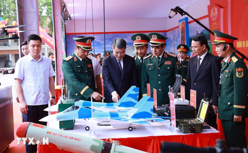 Thủ tướng: Quân khu 4 viết tiếp trang sử hào hùng, bảo vệ vững chắc đất nước -0