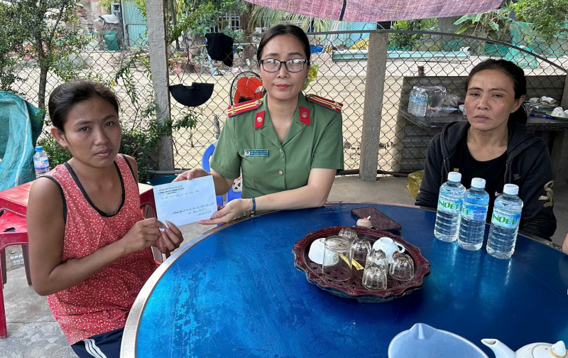 Những nghĩa cử nhân văn của Công an xã Đồng Xuân  -0