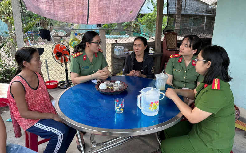 Những nghĩa cử nhân văn của Công an xã Đồng Xuân  -0