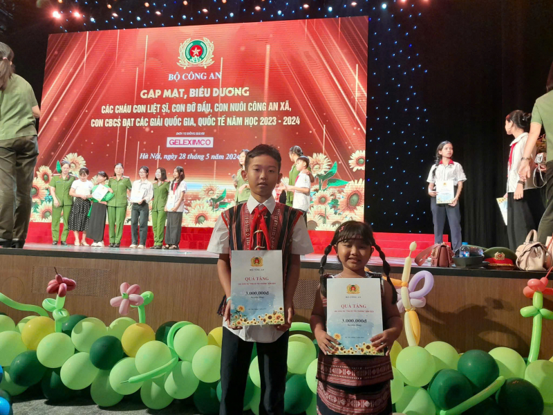 Những nghĩa cử nhân văn của Công an xã Đồng Xuân  -0