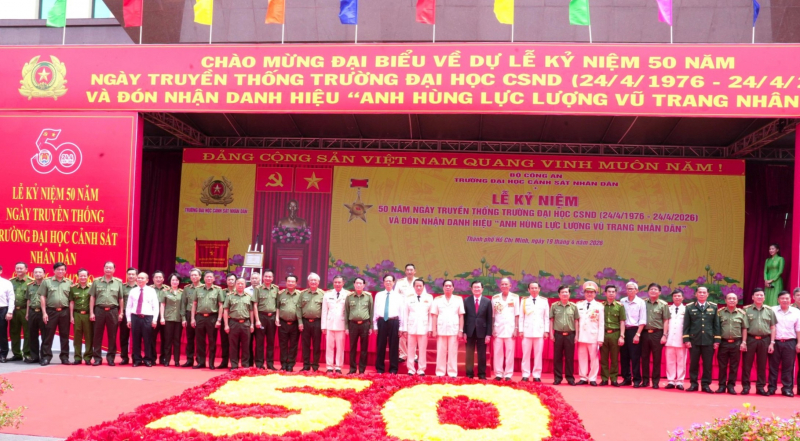 Bộ trưởng Lương Tam Quang dự lễ kỷ niệm 50 năm ngày truyền thống Đại học CSND và đón nhận danh hiệu Anh hùng LLVTND -0