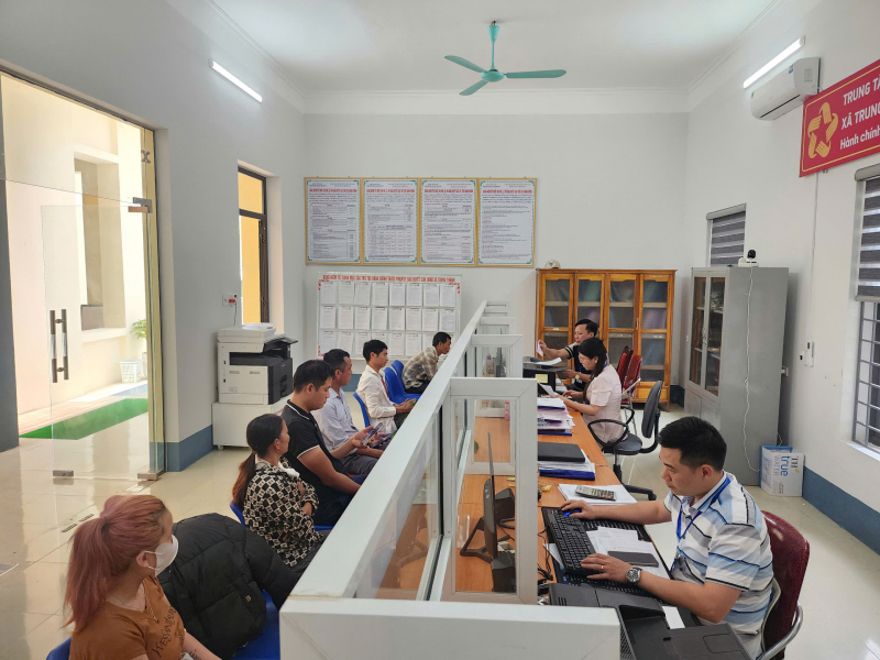 Gỡ “nút thắt” thiếu cán bộ ở cơ sở -0