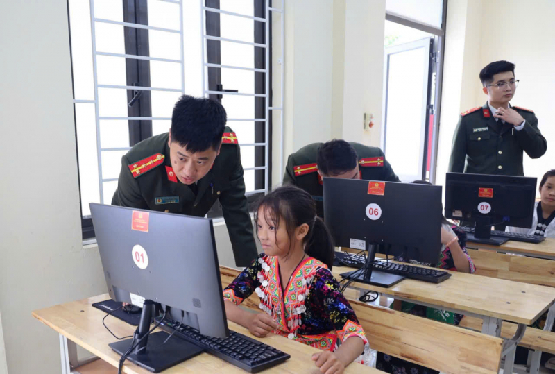 Người chỉ huy trẻ giữ vững “mạch tham mưu” bằng bản lĩnh và trí tuệ -0