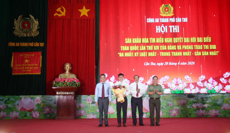 Sân khấu hóa tuyên truyền Nghị quyết Đại hội lần thứ XIV của Đảng và phong trào thi đua “Ba nhất” -0