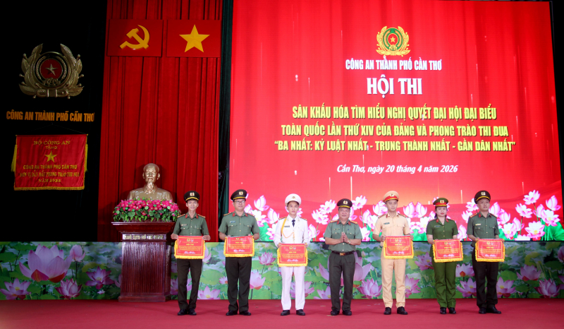 Sân khấu hóa tuyên truyền Nghị quyết Đại hội lần thứ XIV của Đảng và phong trào thi đua “Ba nhất” -1