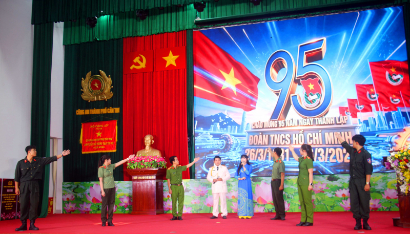 Sân khấu hóa tuyên truyền Nghị quyết Đại hội lần thứ XIV của Đảng và phong trào thi đua “Ba nhất” -1