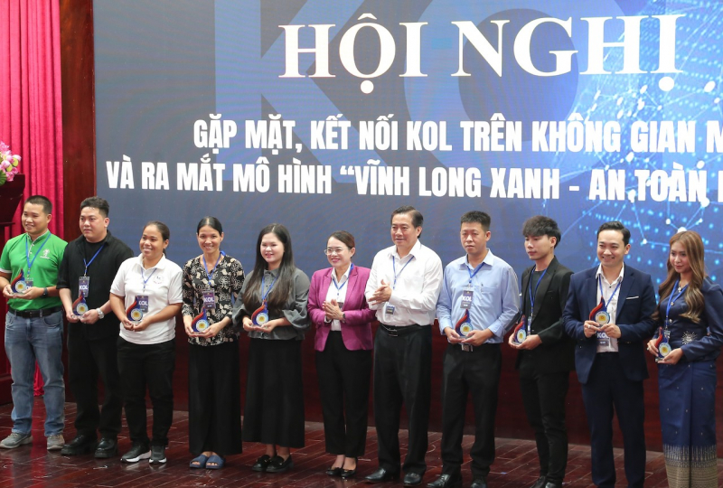 Công an Vĩnh Long tăng cường công tác phòng ngừa, đấu tranh thông tin “xấu, độc” trên không gian mạng -0