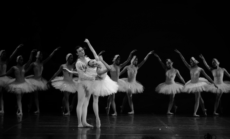 Nghệ sĩ vẫn chật giữ nghề… -1