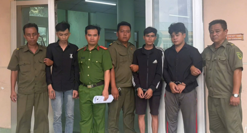 Xác minh, tạm giữ 4 đối tượng hỗn chiến sau mâu thuẫn tại công ty -5