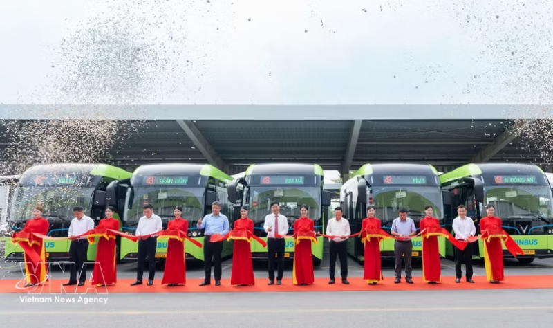 Hanoi accelerates shift to green buses, targets 100% by 2030 -0