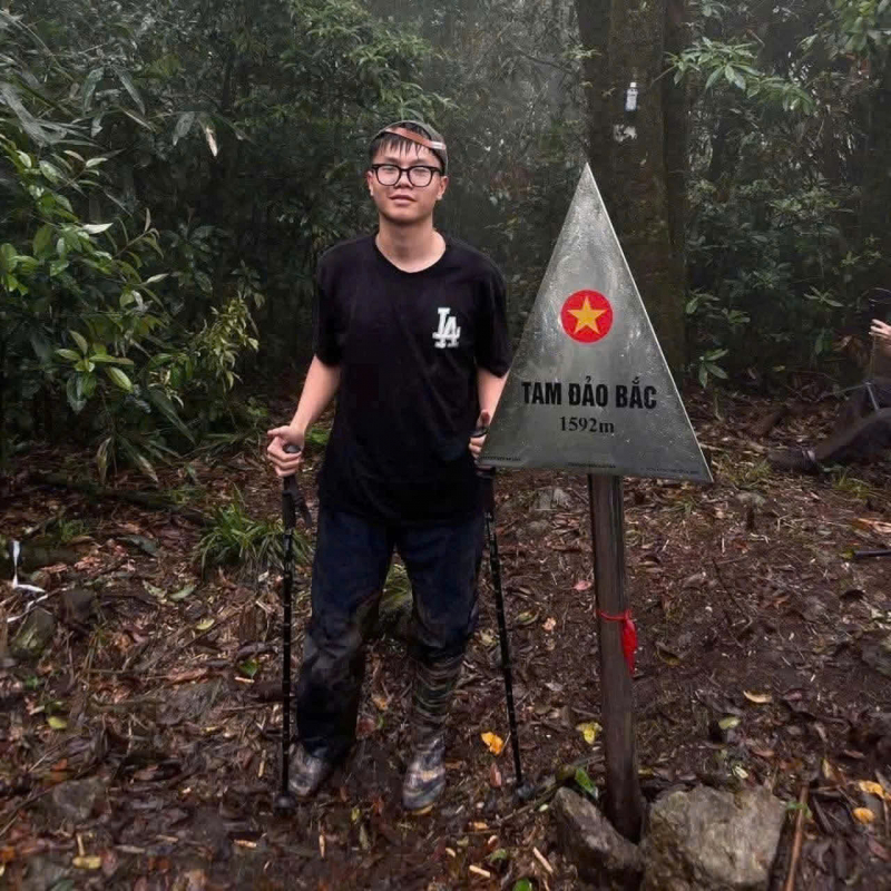 Huy động hơn 100 người tìm kiếm sinh viên Hà Nội mất tích khi leo núi Tam Đảo -0