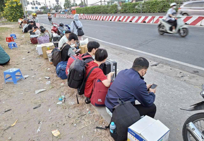 Giá vé xe khách biến động trái chiều trước dịp lễ do áp lực tăng giá xăng, dầu -0