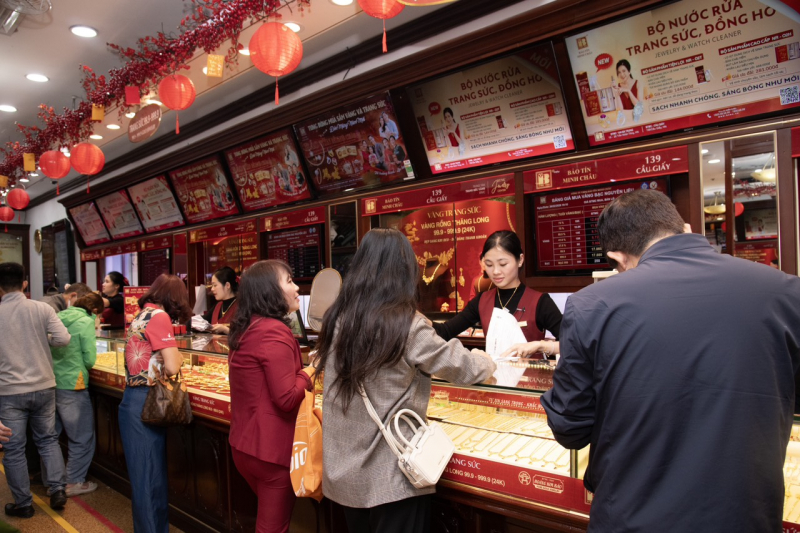 Giá vàng liên tục đảo chiều, Hiệp hội đề xuất cho doanh nghiệp vay vàng trong dân -0