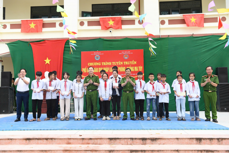 Ký kết phòng, chống ma túy tại địa bàn xã -0