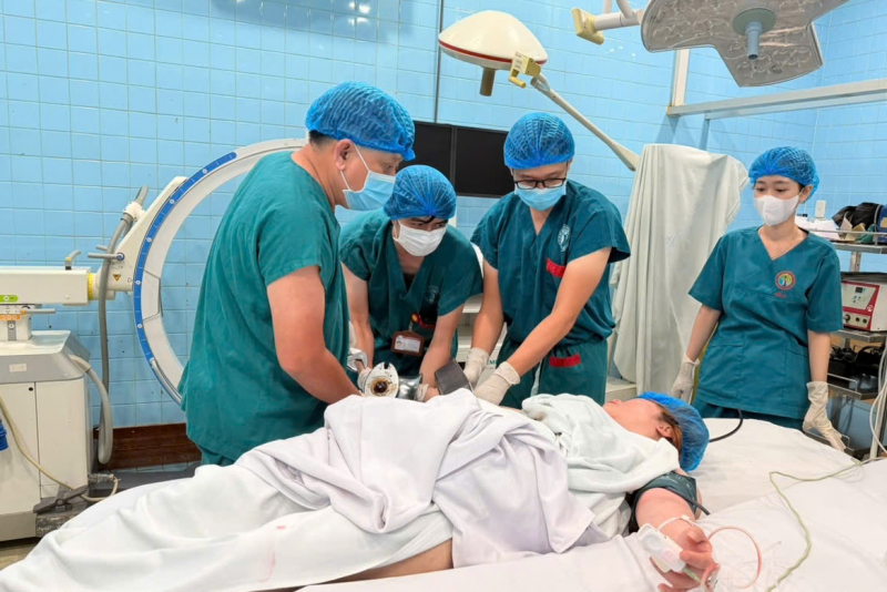 Nữ tiểu thương bị máy xay thịt cuốn nát bàn tay -2