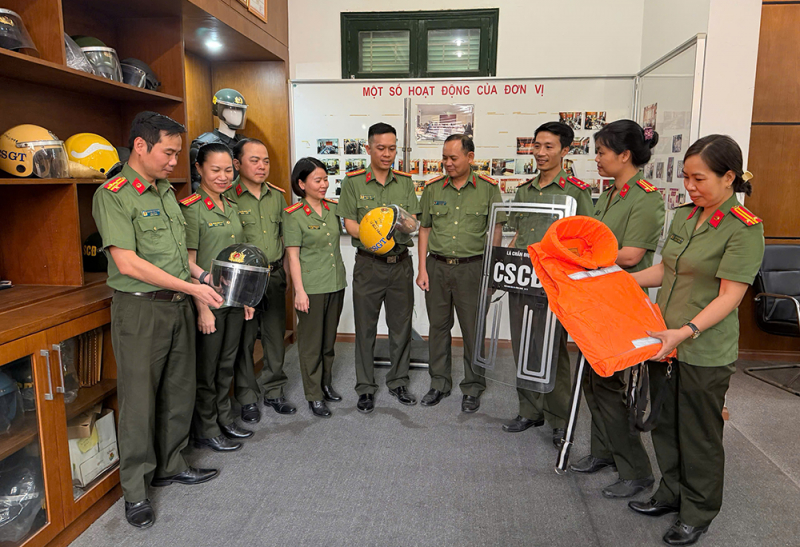 Bài 1: Phát triển công nghiệp an ninh gắn với truyền thống 66 năm xây dựng và trưởng thành -0