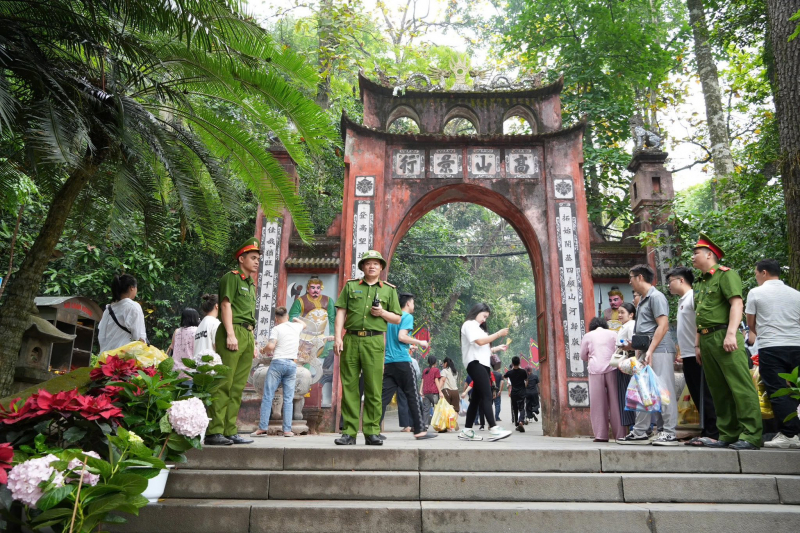 Ứng dụng công nghệ  trong công tác đảm bảo an ninh, trật tự Lễ hội Đền Hùng -0