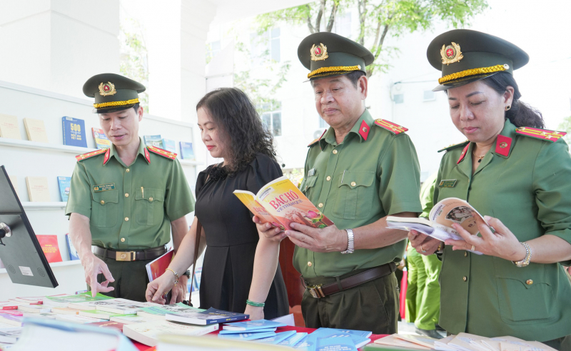 Lan tỏa giá trị văn hóa đọc trong Công an TP Cần Thơ -0
