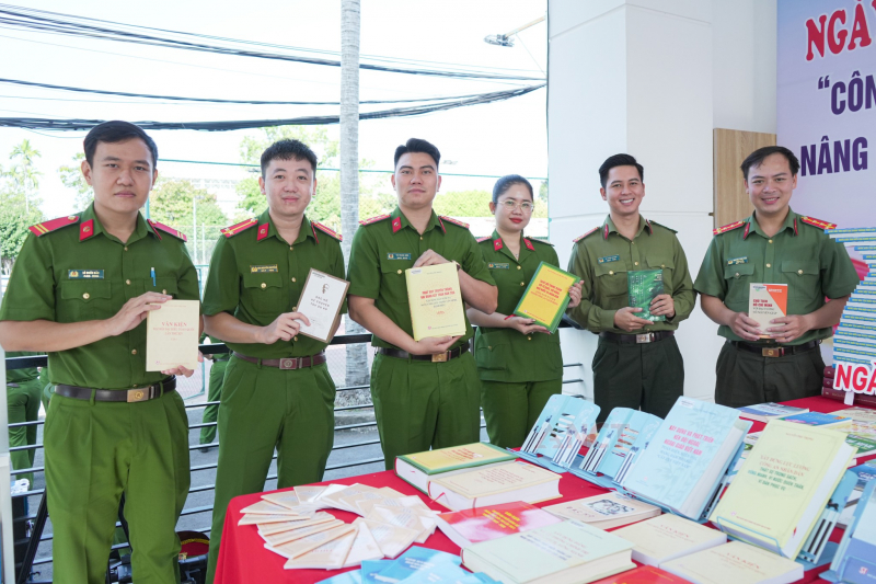 Lan tỏa giá trị văn hóa đọc trong Công an TP Cần Thơ -1