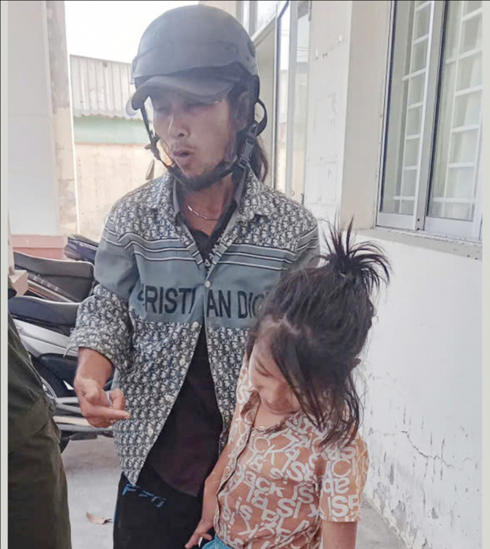 Đã giúp cháu bé đi lạc đoàn tụ gia đình -0