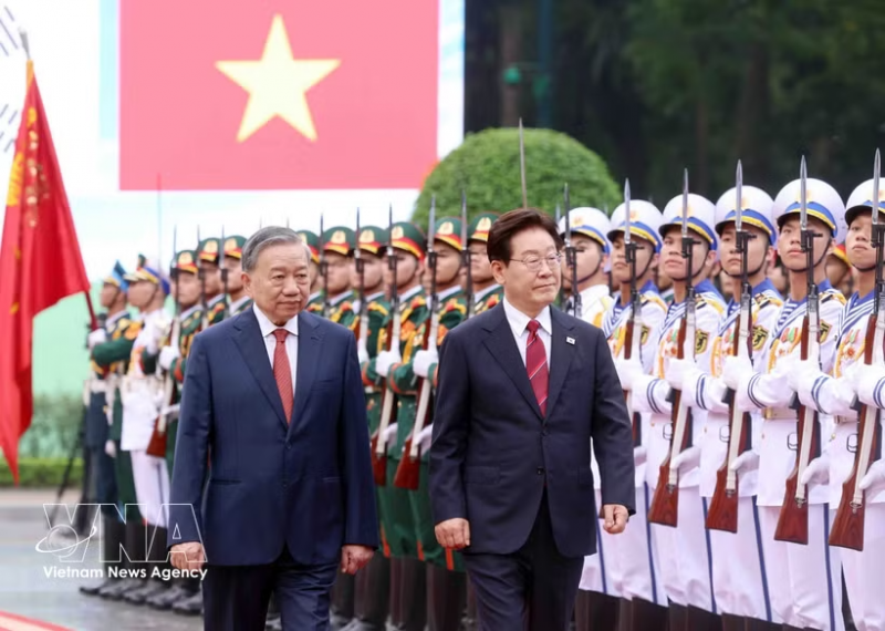Party General Secretary, State President hosts official welcome ceremony for RoK President -0