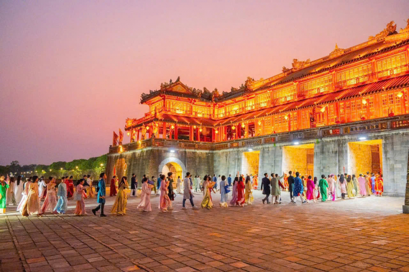 Cảnh báo chiêu trò “bẫy” du khách dịp lễ -1