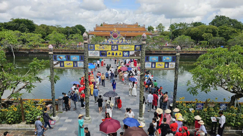 Cảnh báo chiêu trò “bẫy” du khách dịp lễ -0