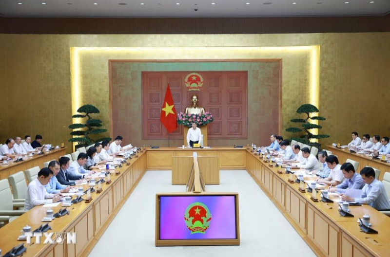 Thủ tướng: Bộ và ngành công thương chịu trách nhiệm, không để thiếu điện và xăng dầu -0