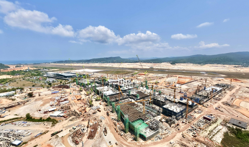 “Đại công trường” APEC tại Phú Quốc: Trung tâm hội nghị lợp mái, sân bay đã xong sân đỗ -0