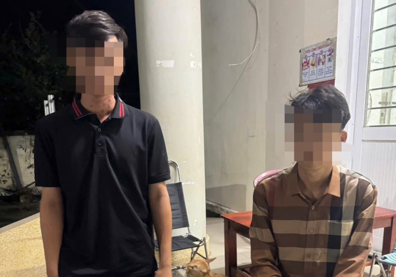 Nghĩ bị nẹt pô khiêu khích, 2 đối tượng chặn đường đánh nam sinh 16 tuổi -0