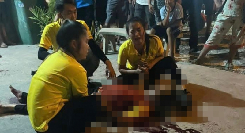 Mâu thuẫn vì mở nhạc to trên xe buýt, 1 người bị đâm tử vong -0