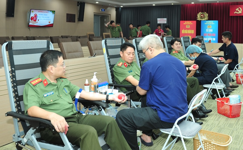 200 CBCS Cụm thi đua số 1 tham gia hiến máu tình nguyện -0