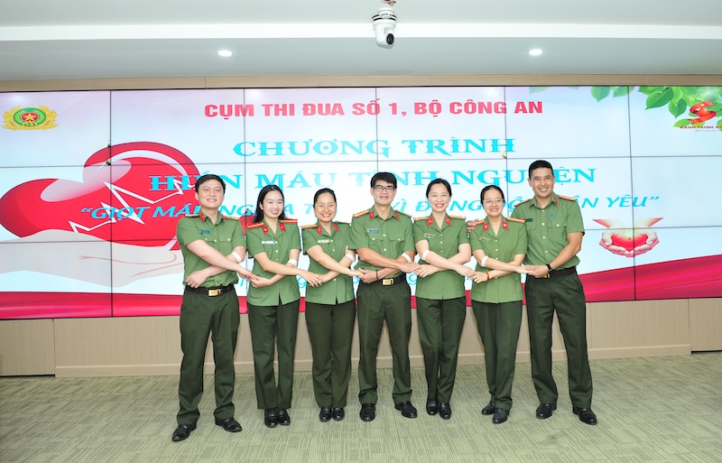 200 CBCS Cụm thi đua số 1 tham gia hiến máu tình nguyện -1