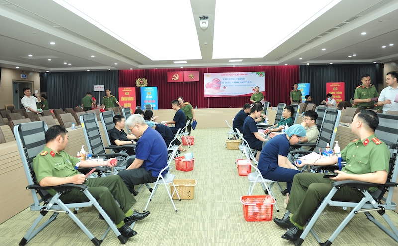 200 CBCS Cụm thi đua số 1 tham gia hiến máu tình nguyện -0