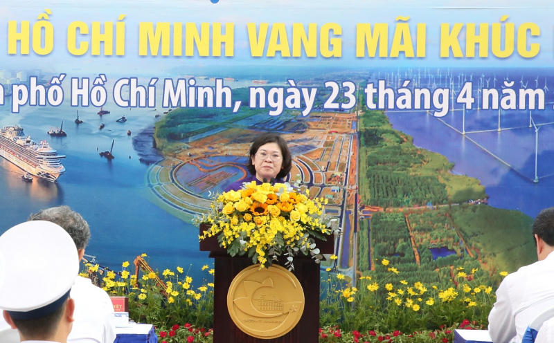 Khai mạc Triển lãm ảnh “Việt Nam - Một dải non sông” và “TP Hồ Chí Minh vang mãi khúc khải hoàn” -1