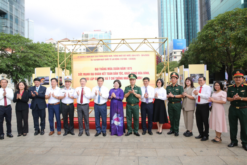 Khai mạc Triển lãm ảnh “Việt Nam - Một dải non sông” và “TP Hồ Chí Minh vang mãi khúc khải hoàn” -2