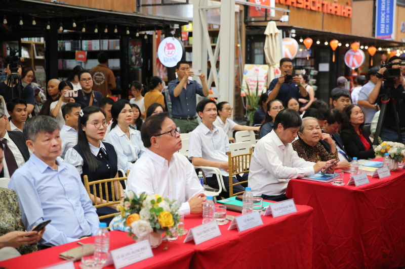 Ra mắt tủ sách chủ đề “Huyền thoại Côn Đảo” và phát động hiến tặng tài liệu, sách  -0