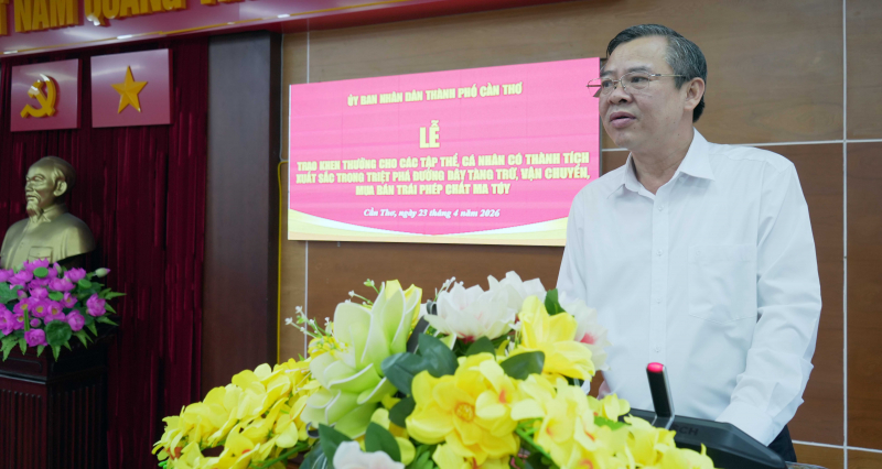 Khen thưởng các tập thể, cá nhân Công an TP Cần Thơ có thành tích xuất sắc trong chuyên án ma túy lớn -0