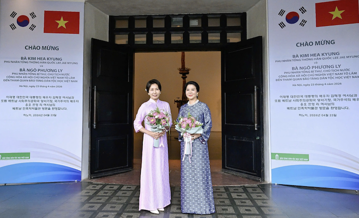 Phu nhân Tổng Bí thư, Chủ tịch nước Tô Lâm và phu nhân Tổng thống Hàn Quốc thăm Bảo tàng Dân tộc học Việt Nam -7