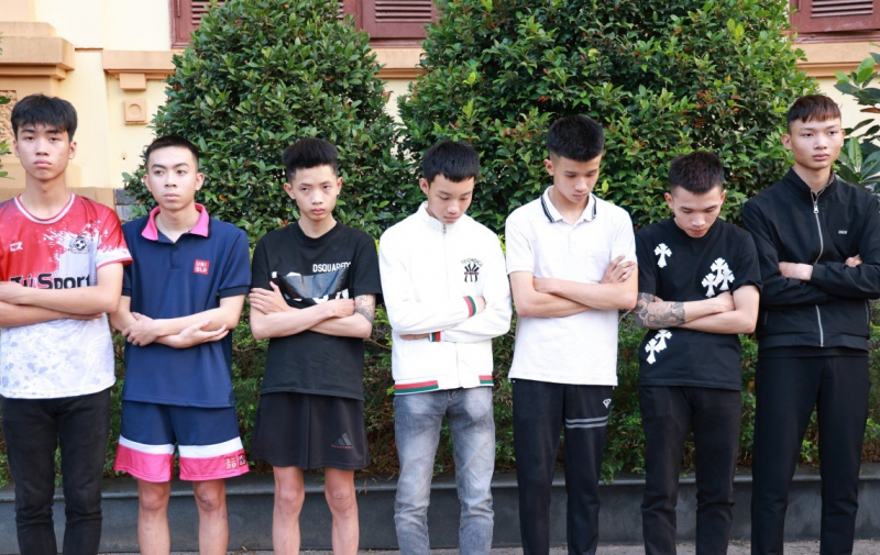 Khởi tố vụ án nhóm thanh thiếu niên mang hung khí, chạy xe lạng lách trên đường phố -0