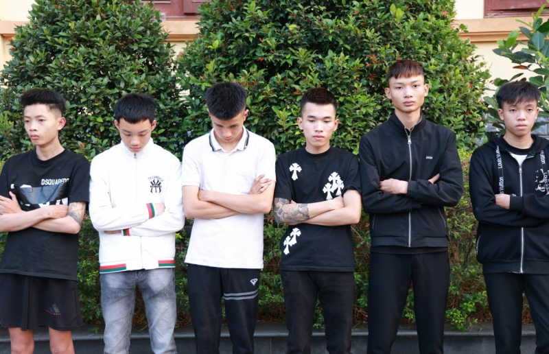 Khởi tố vụ án nhóm thanh thiếu niên mang hung khí, chạy xe lạng lách trên đường phố -0