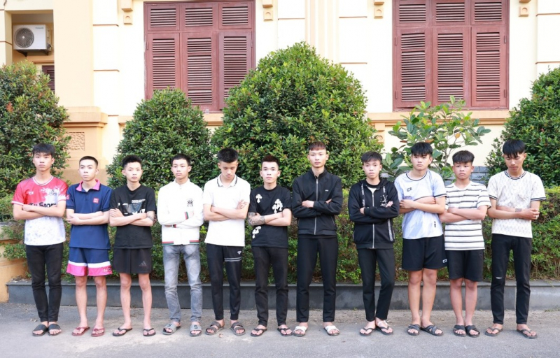 Khởi tố vụ án nhóm thanh thiếu niên mang hung khí, chạy xe lạng lách trên đường phố -0