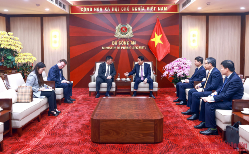 Minister Luong Tam Quang receives Mongolian Ambassador to Vietnam -0
