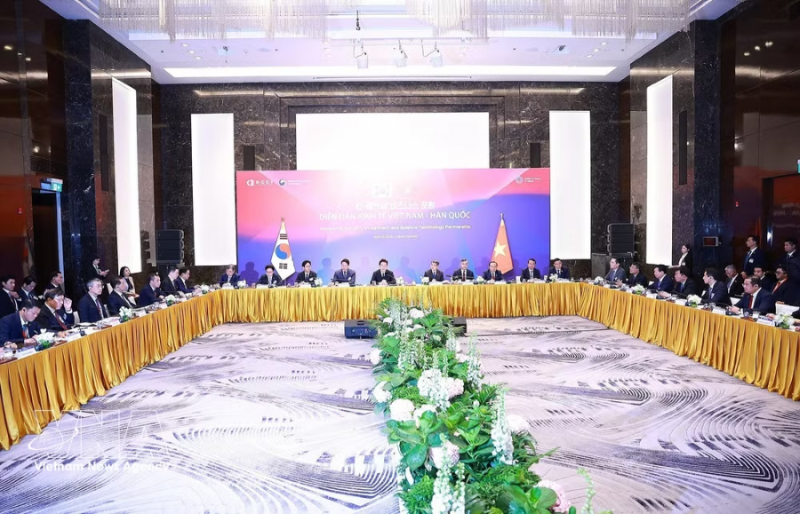 Vietnamese, Korean leaders attend economic, trade and investment cooperation roundtable -0