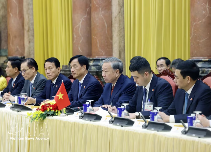 Top leader holds talks with RoK President in Hanoi -0