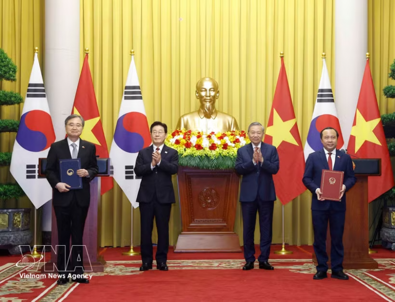 Vietnam, RoK leaders witness exchange of cooperation documents -0
