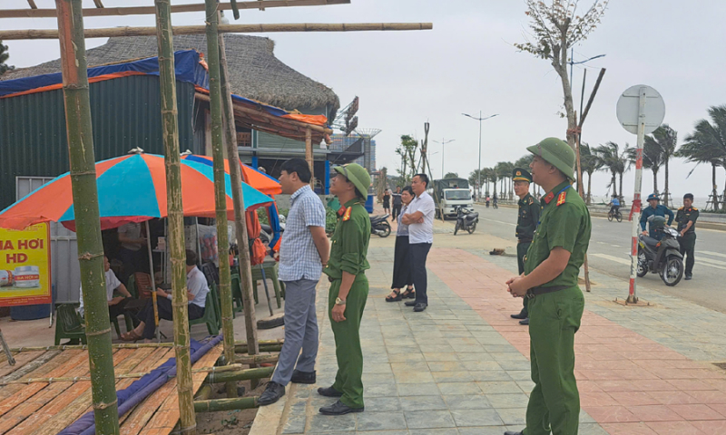 Giữ bình yên mùa du lịch biển -0