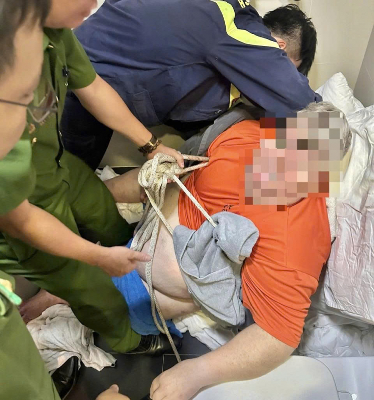 Cảnh sát PCCC Đà Nẵng kịp thời cứu du khách nước ngoài gặp nạn tại Ngũ Hành Sơn -0