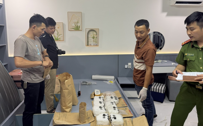 Trao thưởng đột xuất cho các đơn vị triệt phá đường dây buôn bán, vận chuyển hơn 19kg ma tuý -0